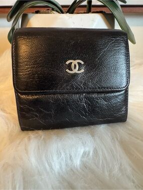 #105 CHANEL Black Leather compact Wallet with Silver CC Emblem